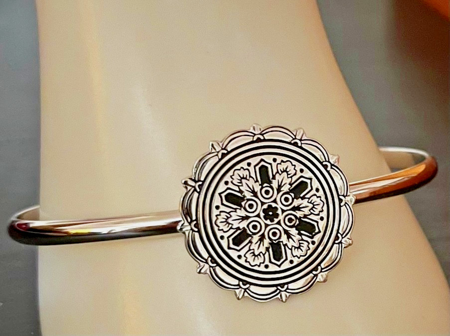Lenox Sterling Silver Cuff Bracelet Round Filigree Medallion Scalloped Edge New