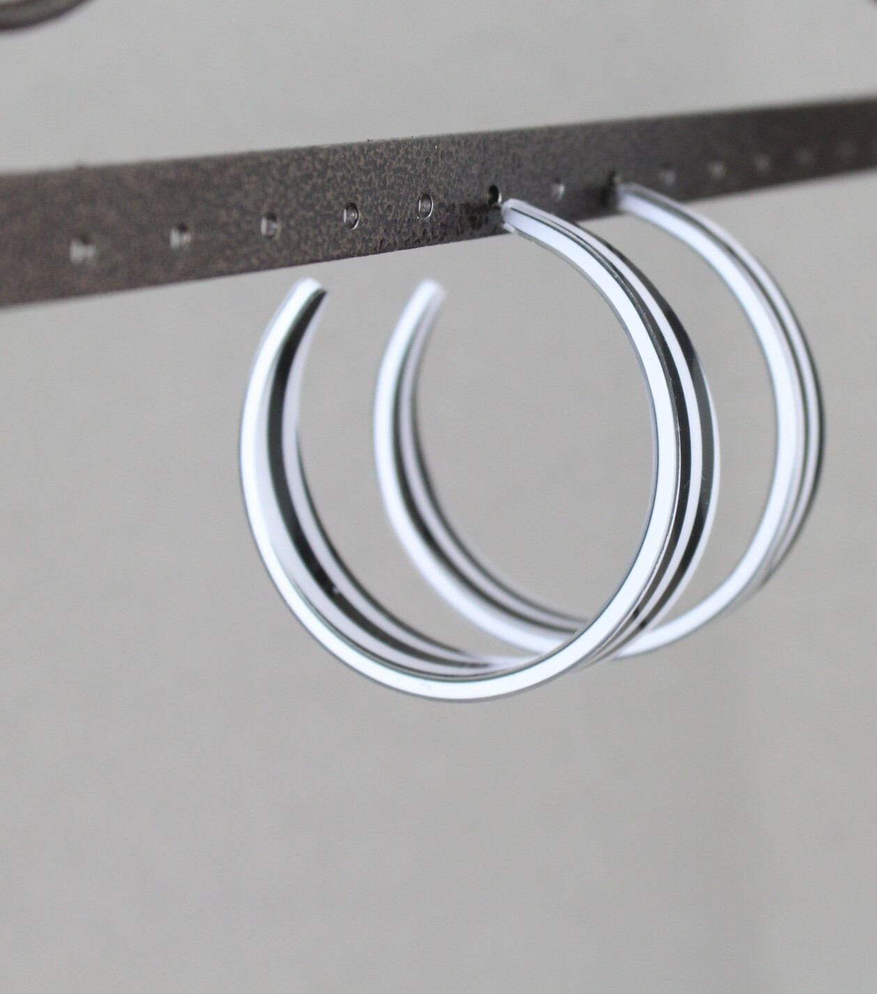 Black White stripe hoop earrings plastic lightweight post acrylic 1 7/8″ wide