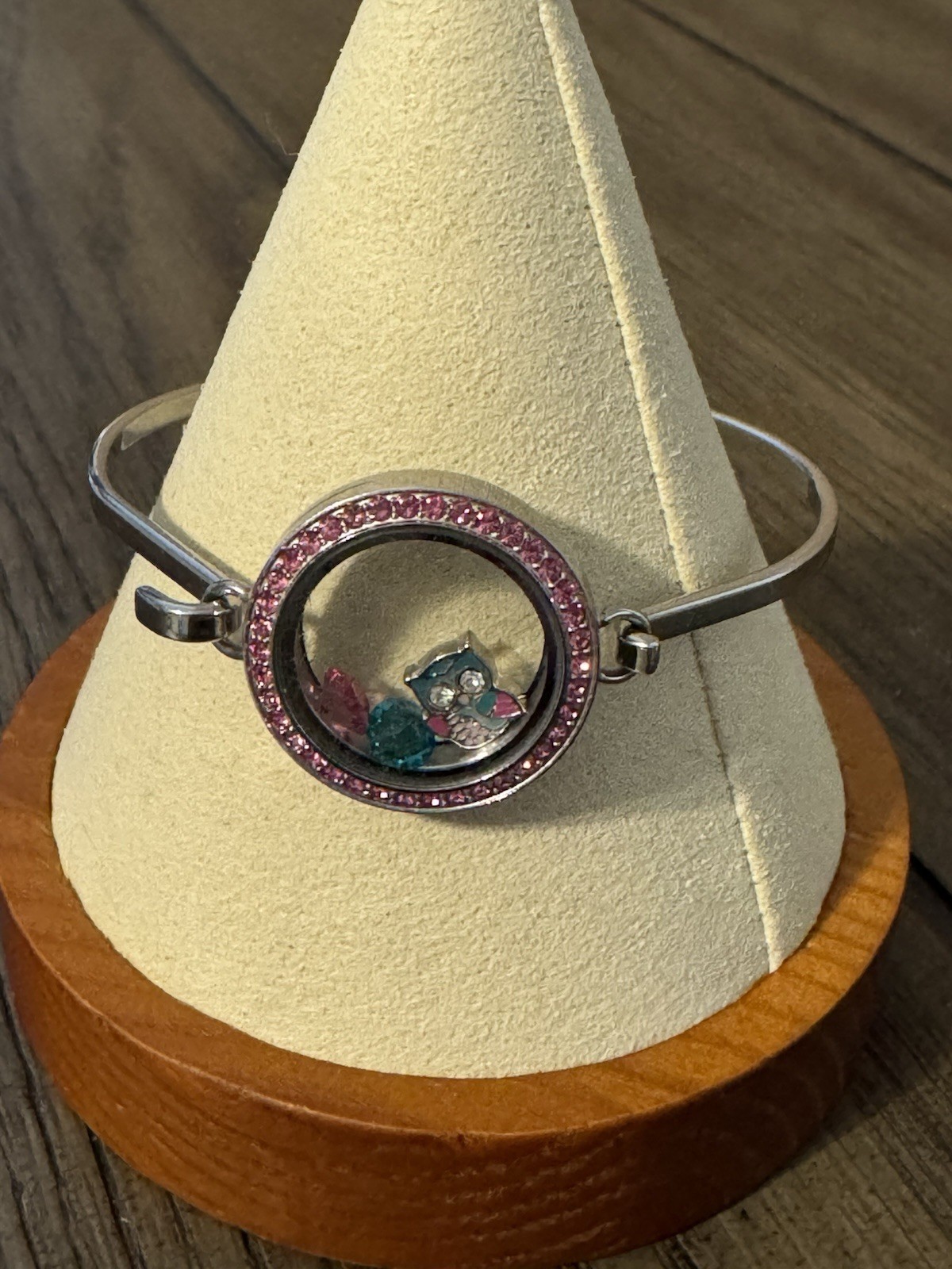 Origami Owl Bangle Bracelet With Pink Crystal Face Locket – Silver Toned