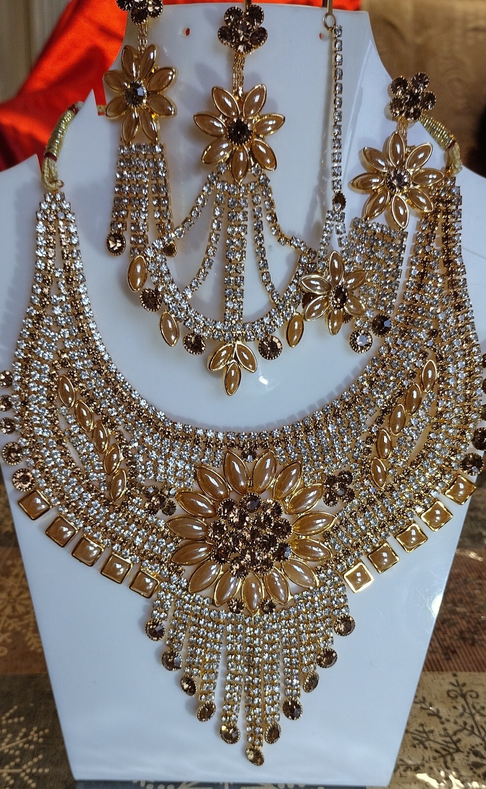 WOMEN ARTIFICIAL JEWELLERY BRIDAL OR PARTY WEAR ALL OCASSION