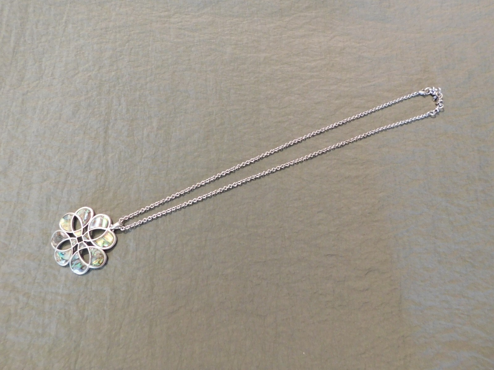 Vintage green four-leaf clover pendent, with silver chain, new without tags
