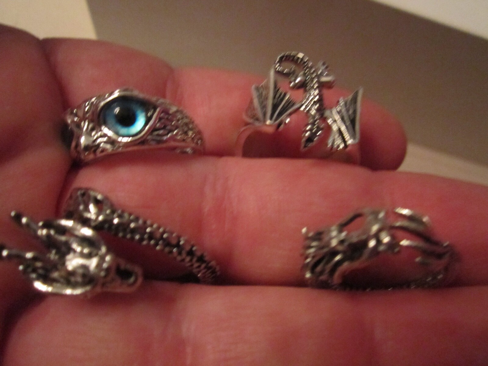 LOT OF 7 METAL RINGS – DRAGON DESIGNS AND OTHERS – SIZES FROM 5 TO 10- BBA-27