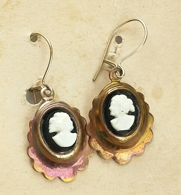 Vintage 60’s Graceline rolled 12k gold plated Cameo pierced earrings
