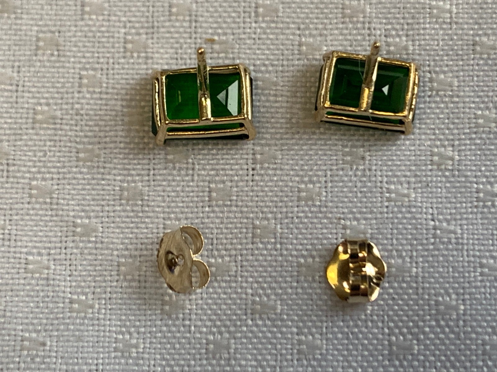 10K Yellow Gold Earrings .68g Fine Jewelry Baguette Emerald Look Studs *READ*