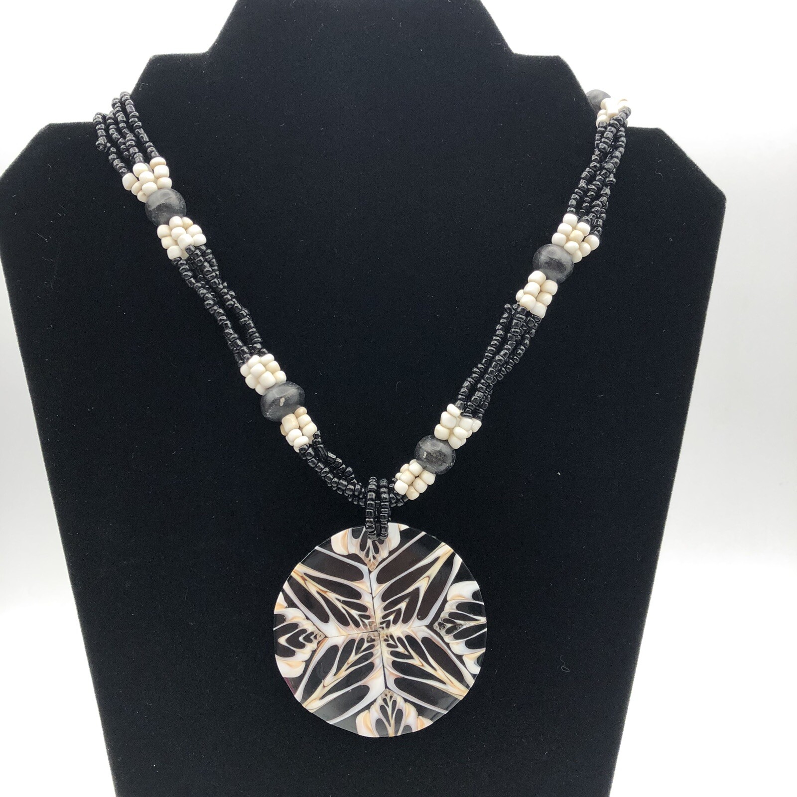 Necklace 16” Black And White Beaded With Shell And Resin 2.5” Pendant & Earrings