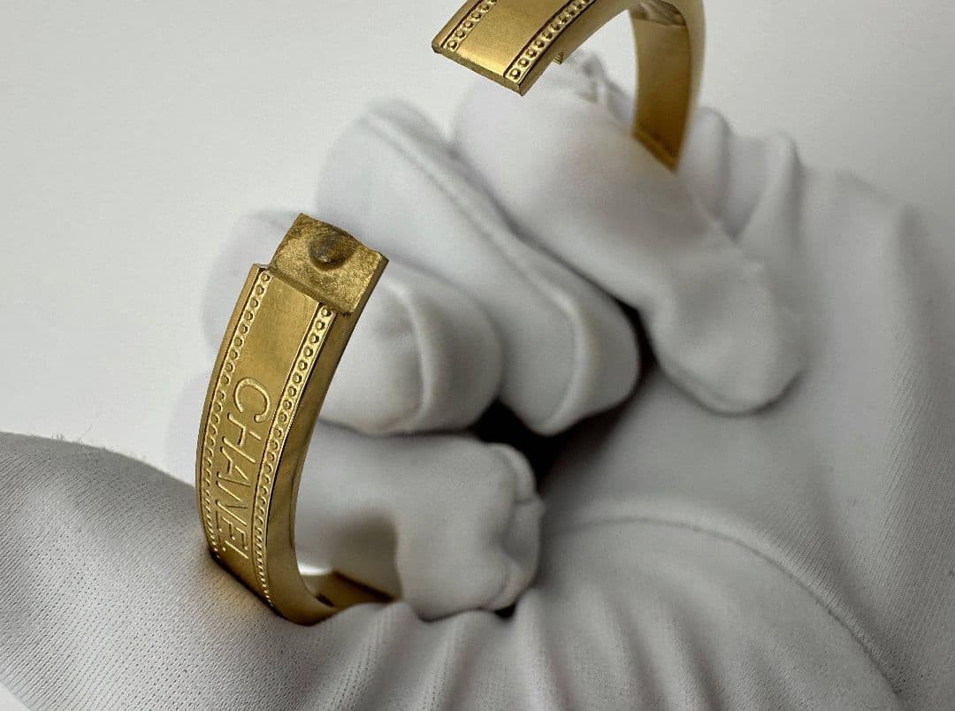 CHANEL Gold Plated Bangle Bracelet Logo Engraved 15cm / 5.9″ Elegant RARE