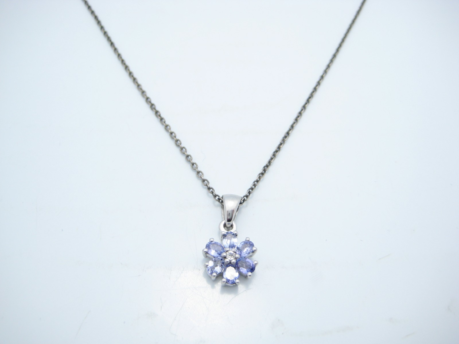 TGGC Sterling Silver 0.5mm Chain Link Purple CZ Flower Necklace 18″