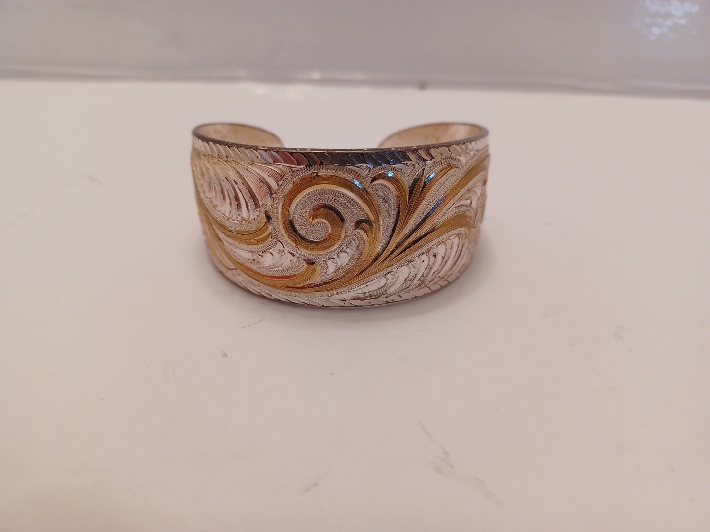 Montana Silversmiths Goldtone & Silvertone Cuff Bracelet Flowing Design USED