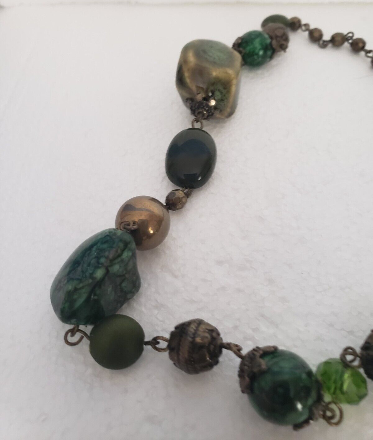 NECKLACE ~ 40″ ~ W/LARGE GREEN POLISHED STONES & BEADS ~ BRONZE TONE CHAIN