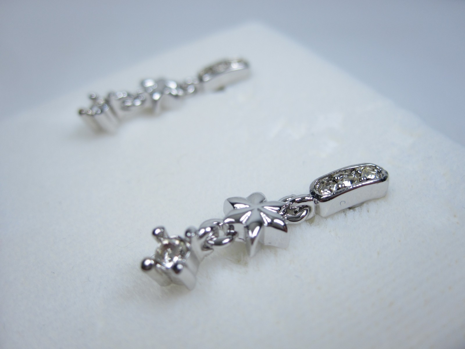 Nina Ricci Rhodium Plated Pierced Earrings with Swarovski Crystals – 8379