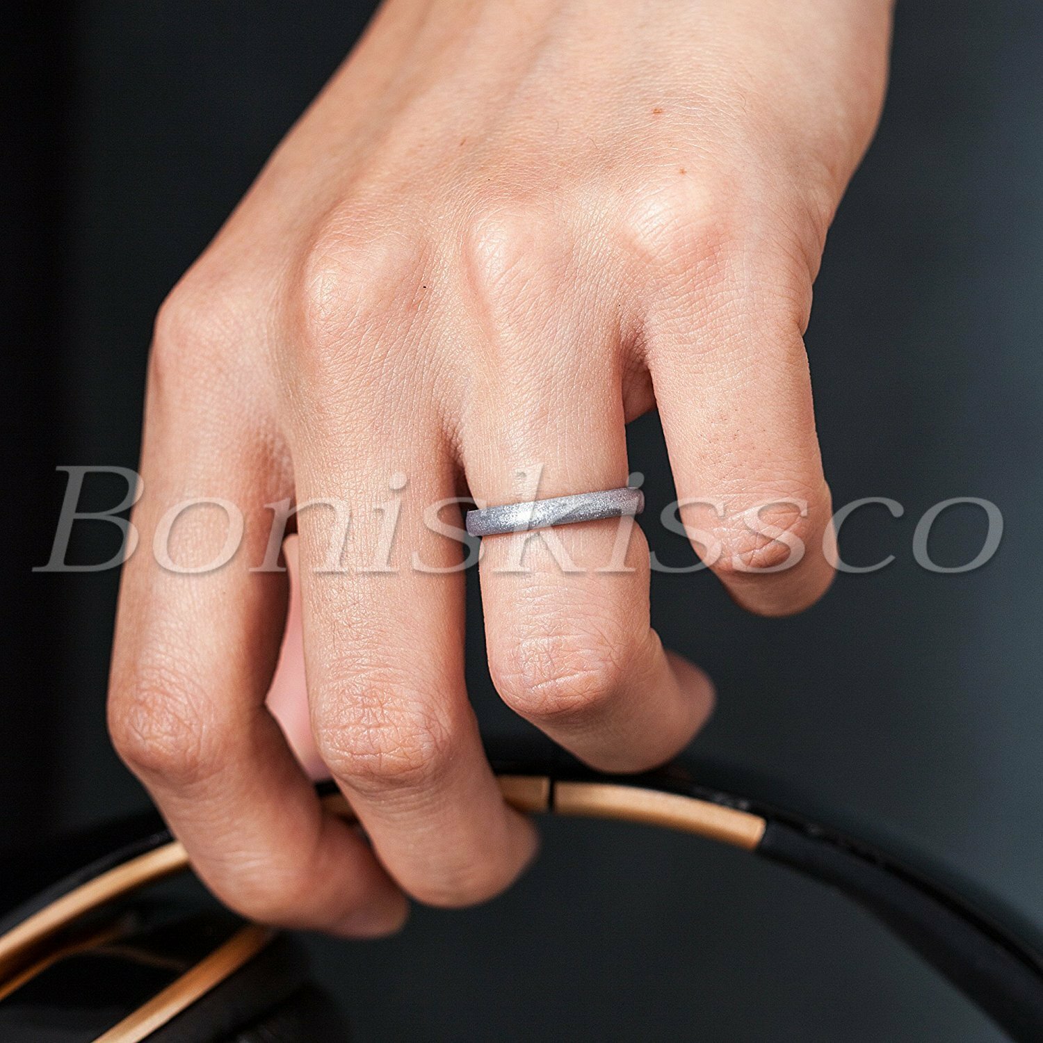 7colors Women’s Glossy Silicone Wedding Band Rings Thin Stackable Sports Outfits
