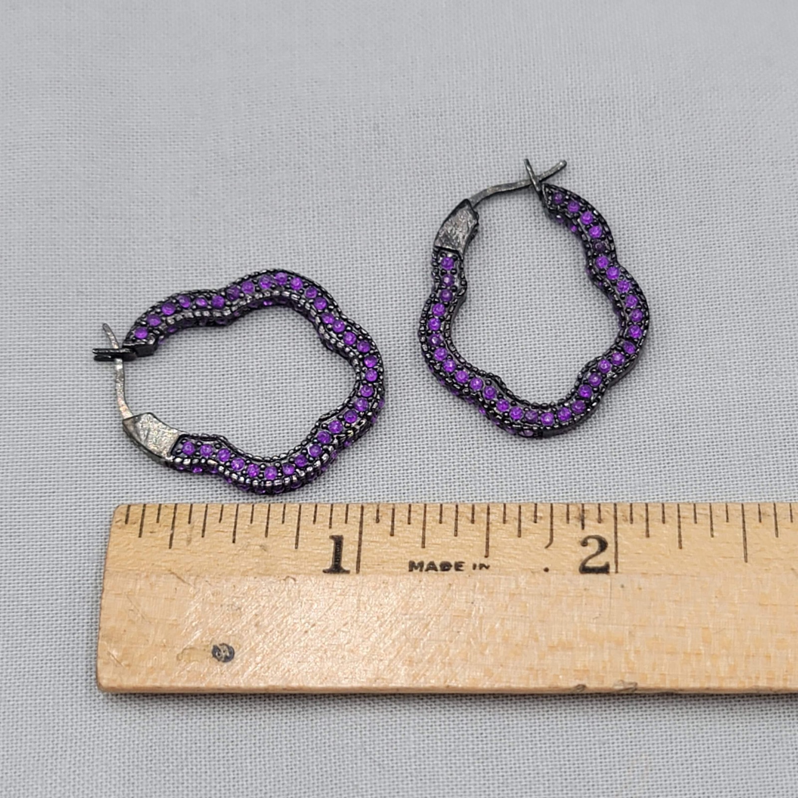 Scallop Hoops Purple Crystal Pierced Earrings Black Enamel Drop 1 1/8″