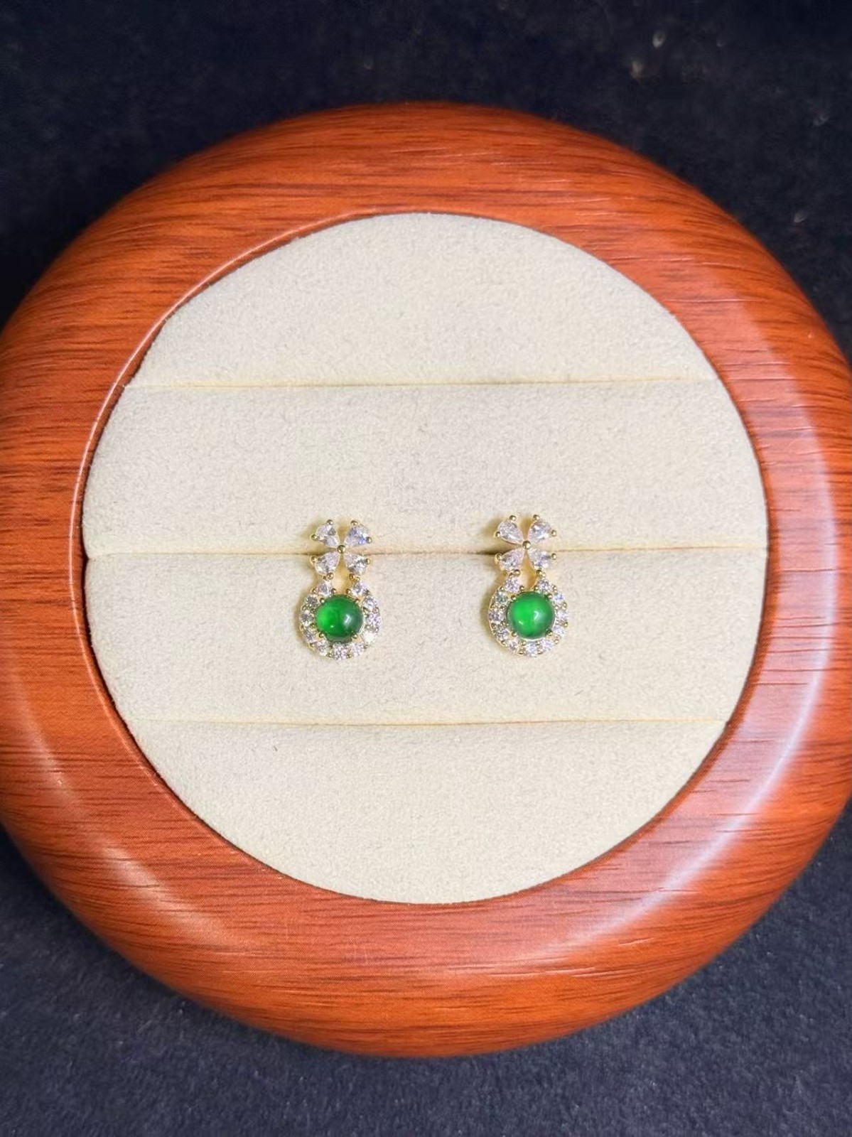 Nice 100% Natural grade A jadeite stud earring