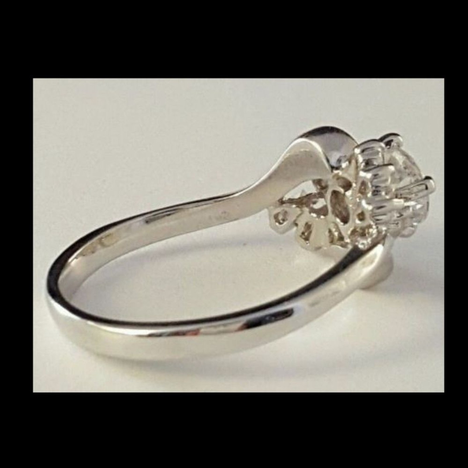 Vintage Style Silver Cocktail Ring Cubic Zirconia Flower Size 11 *