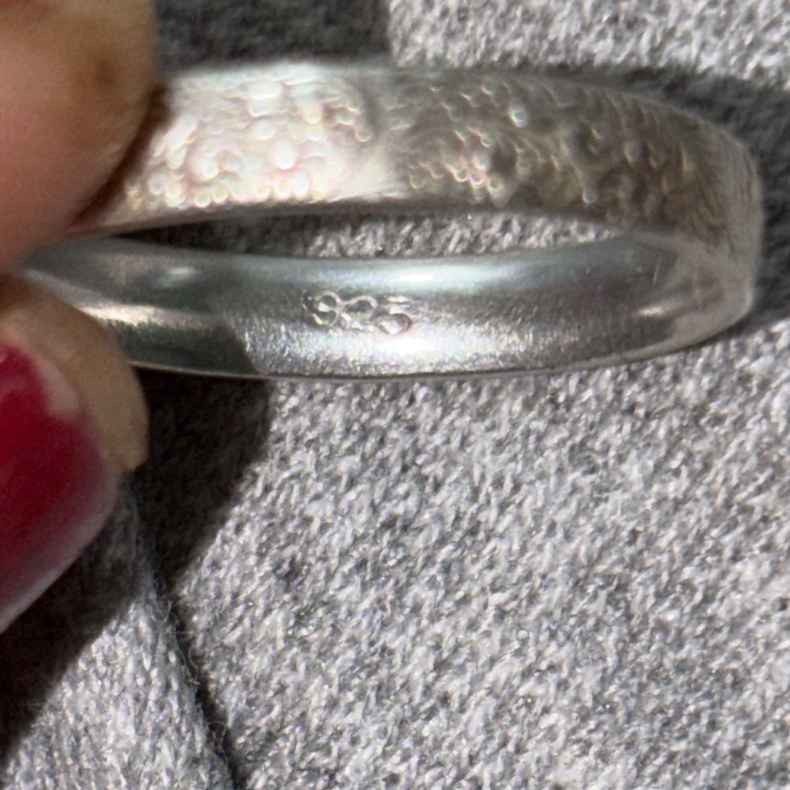 925 Sterling Silver Band Ring Size 8 Signed/Stamped 925 Pre-Owned No Stone