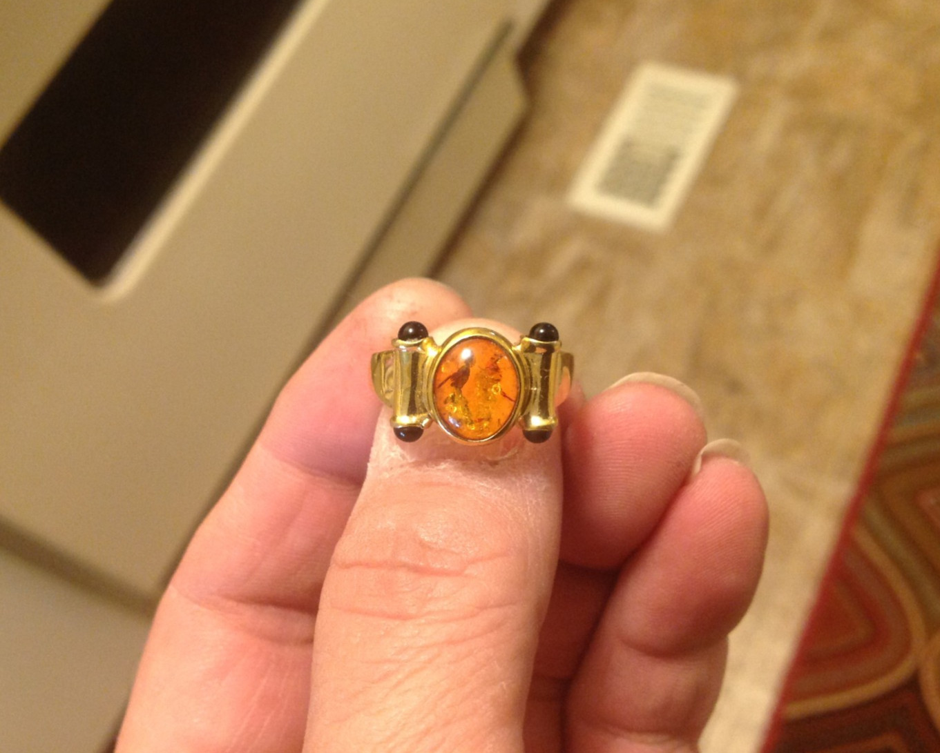 Vintage Lee Sands / Louis Stern Amber Onyx Gold Tone Ring SZ 9