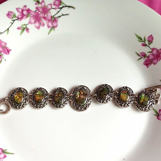 Silver Tone Oval Green/Brown Shell Link Bracelet Bezel Set Toggle 8 Stones