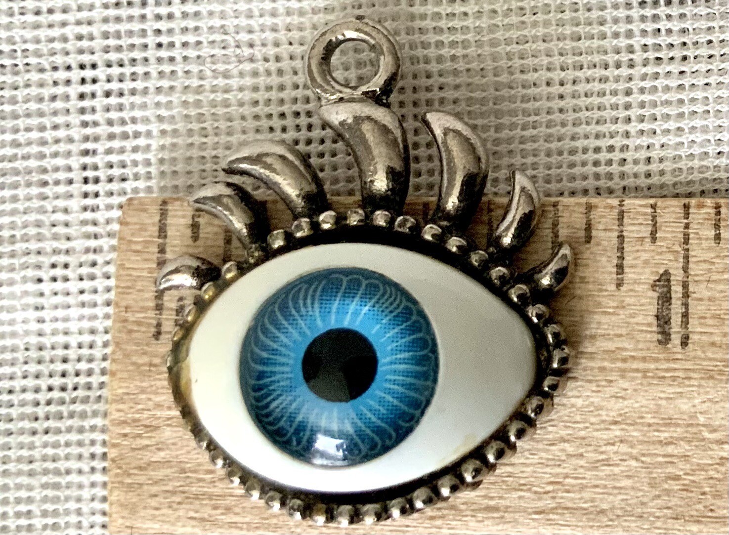 BLUE EYE NOVELTY PENDANT / CHARM NECKLACE EYELASHES METAL & PLASTIC
