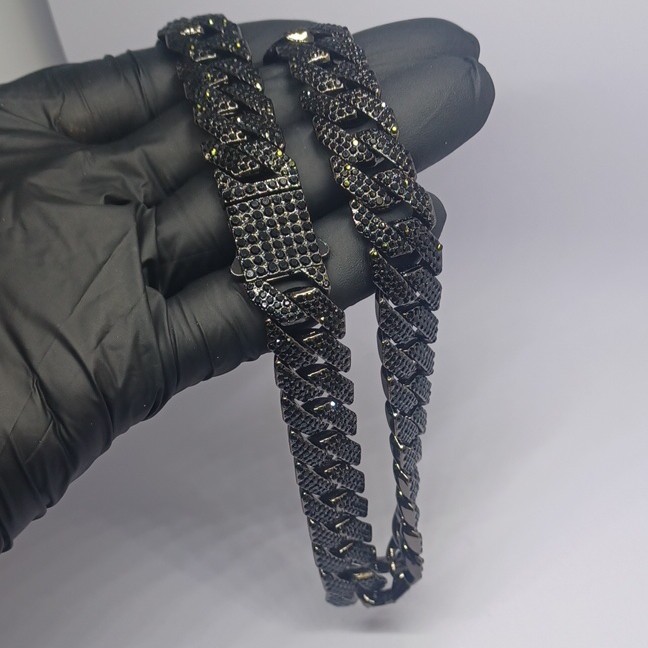 18″ 15mm Miami Cuban Black Crystal Paved Cuban Link Chain 2 Point Smooth Box