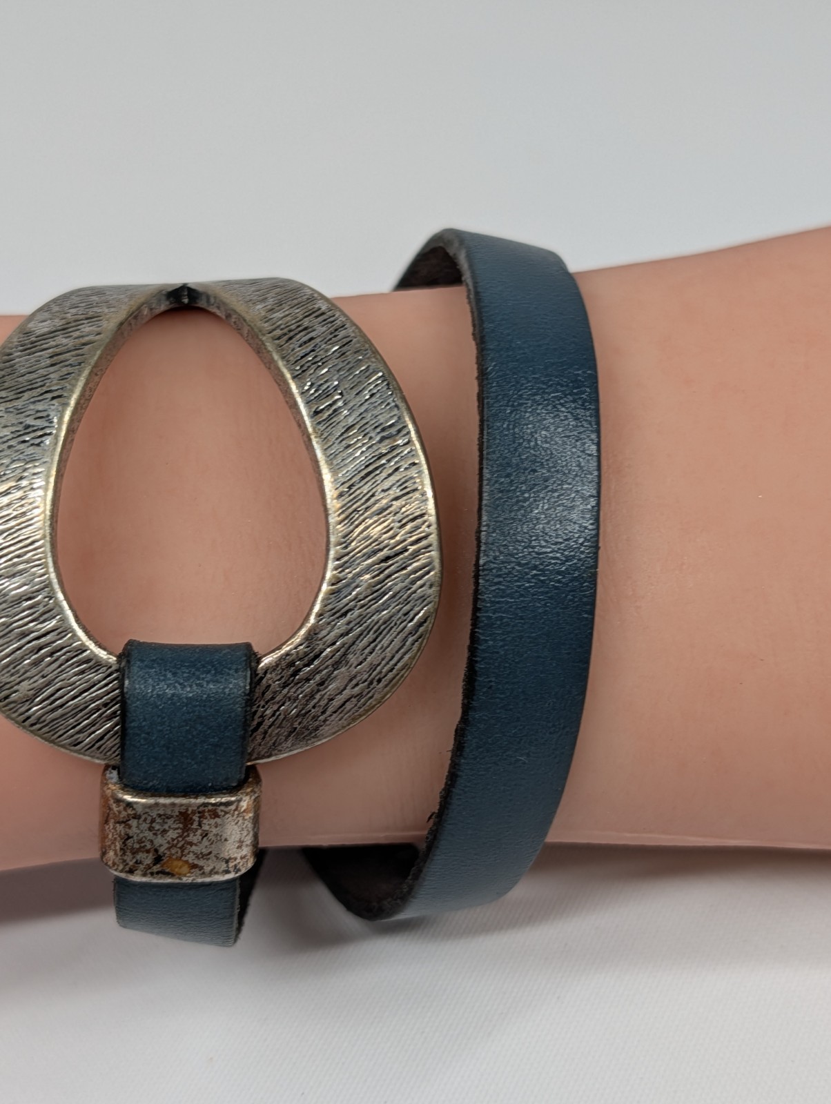 Saachi Vintage Double Wrap Leather Bracelet Teal Silver Teardrop Hardware Estate