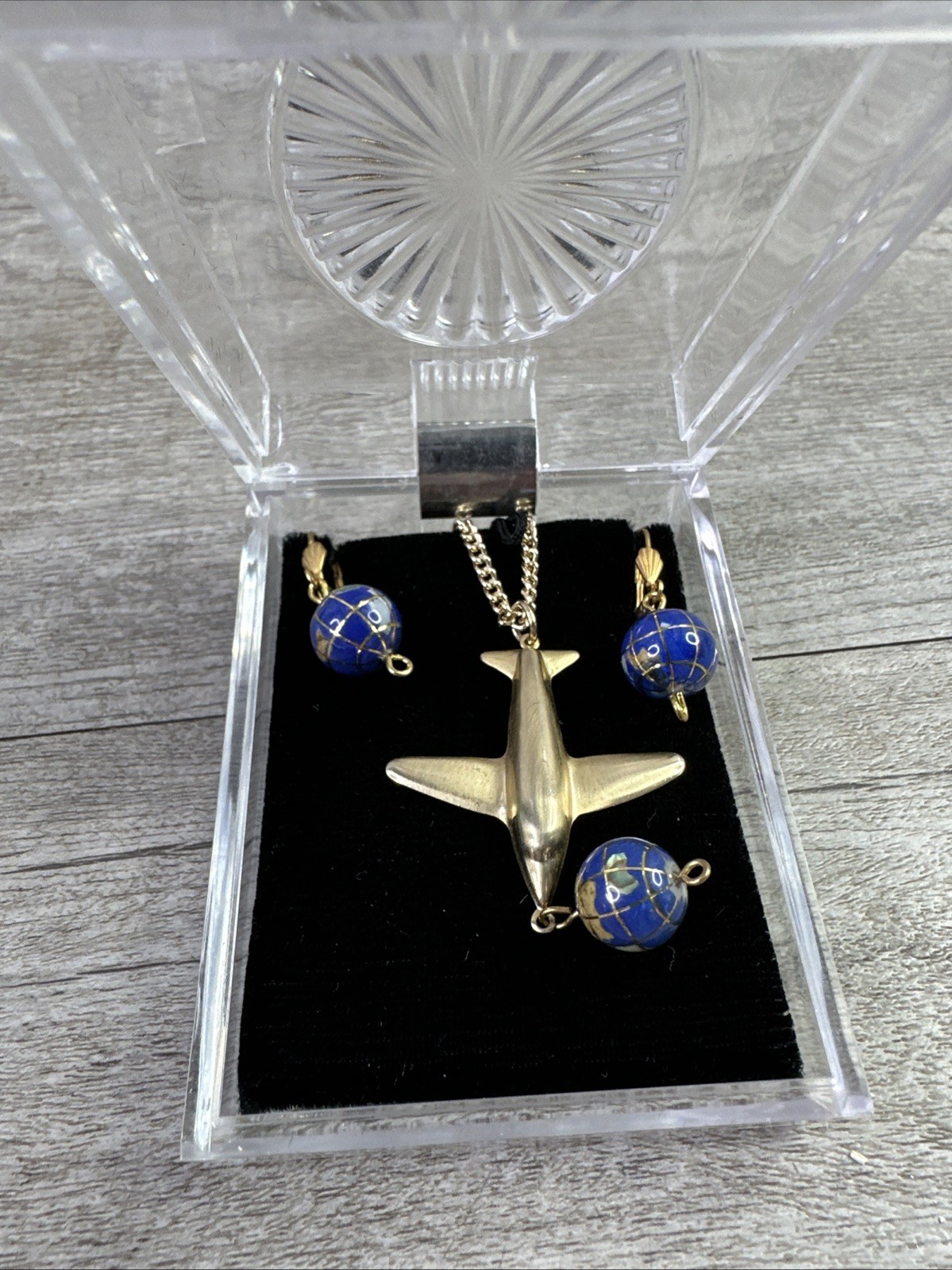 Unbranded Vintage Fashion Necklace & Earring Set Airplane & Globes Gold Tone