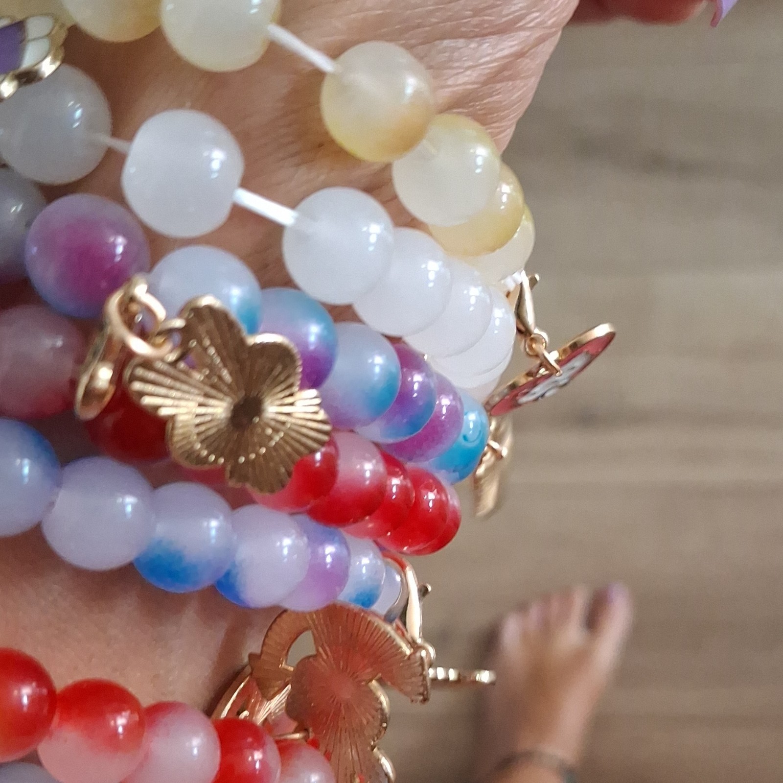 9 Multicolour Acrylic Round Beaded Charm Bracelet Lot Stackable Hello Kitty