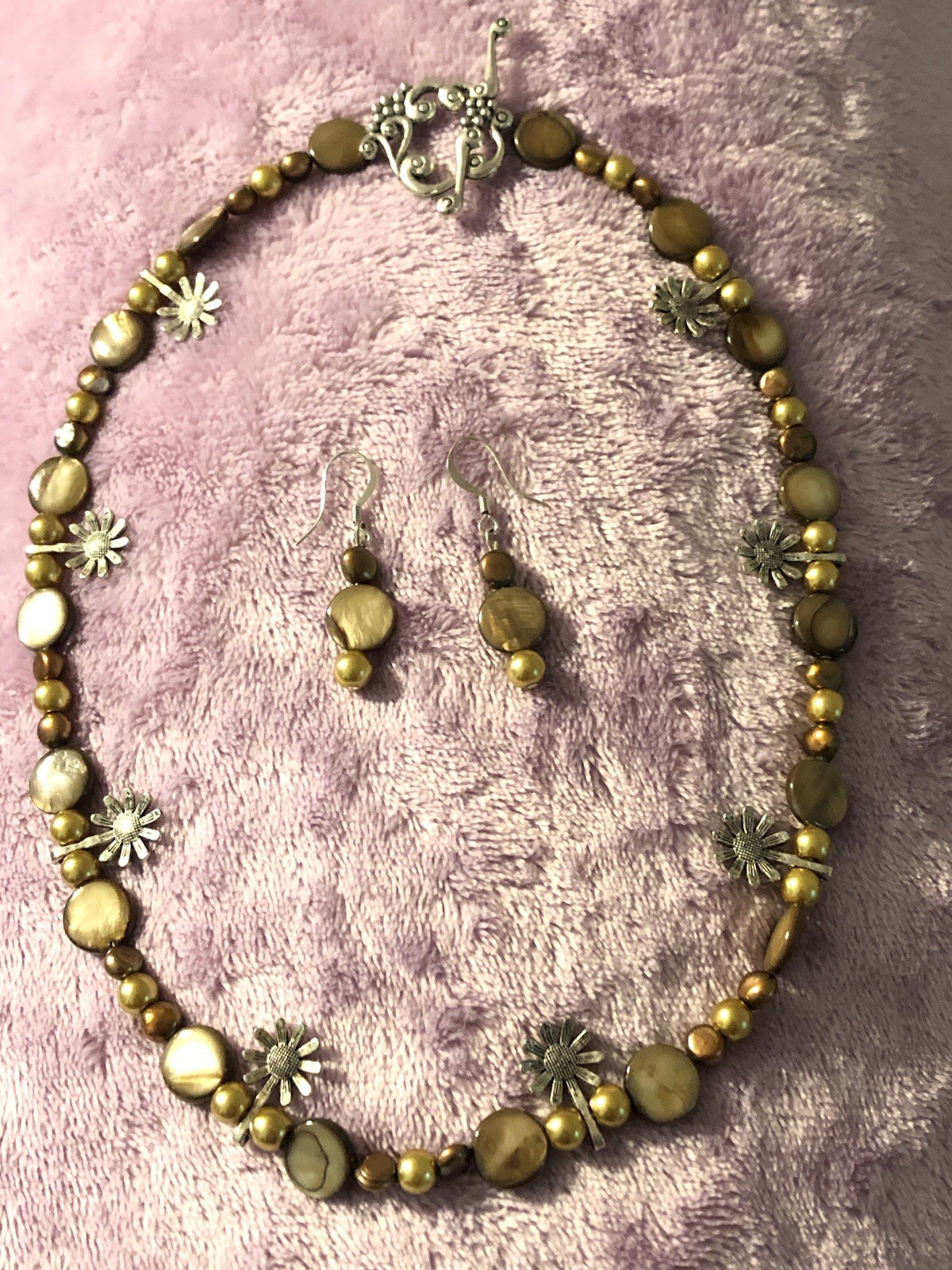 Boho Necklace & Earrings Set Stone Bead & Silver Tone Sunflowers & Clasp 16”