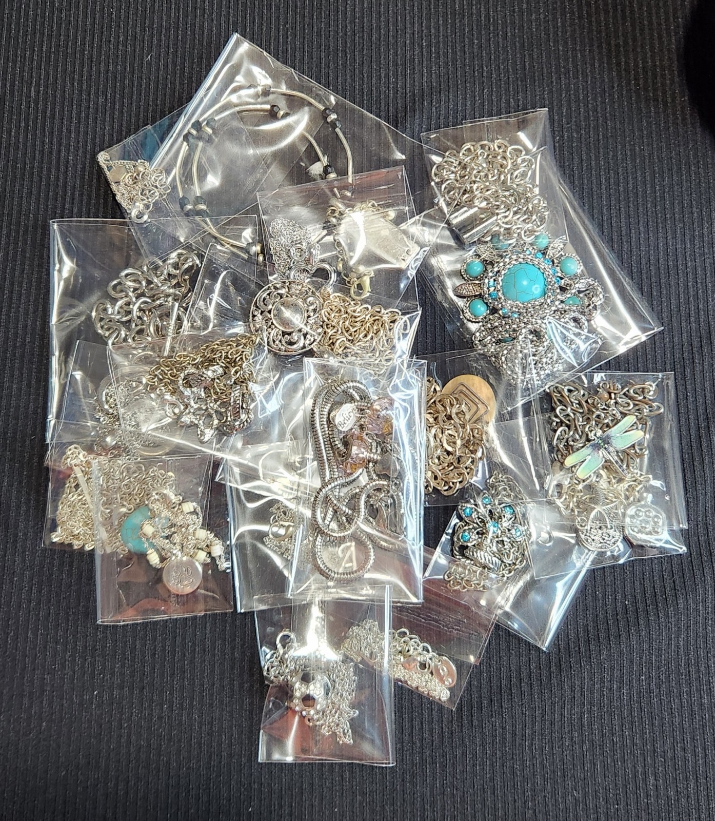 LOT /Bundle OF 21 NECKLACES W/PENDANT Of STAINLESS STEEL AND OTHERS NOT Know!