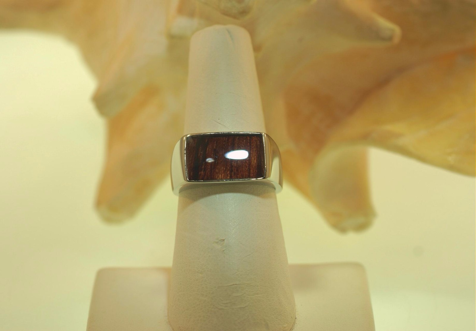 9.5MM TUNGSTEN CARBIDE INLAID RECTANGLE HAWAIIAN ACACIA KOA WOOD CIGAR BAND RING