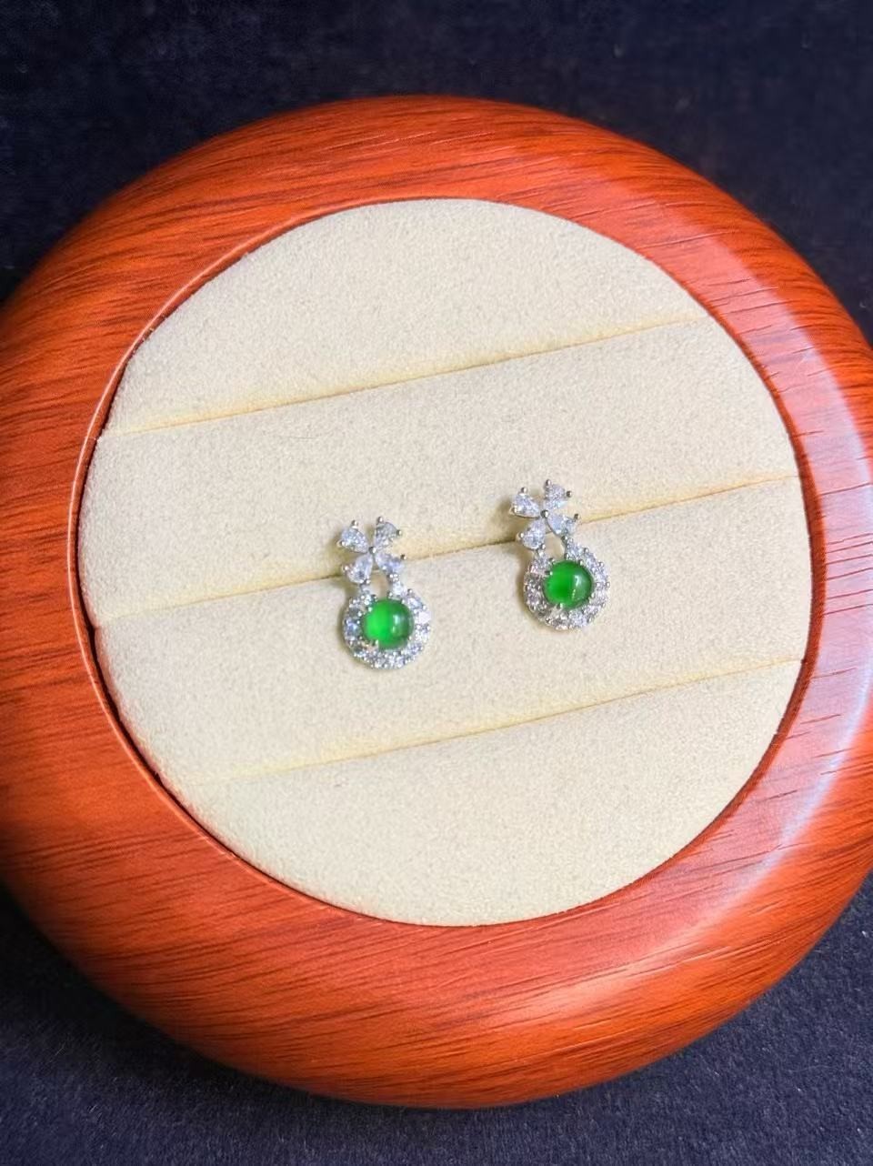 Nice Natural grade A jadeite stud earring