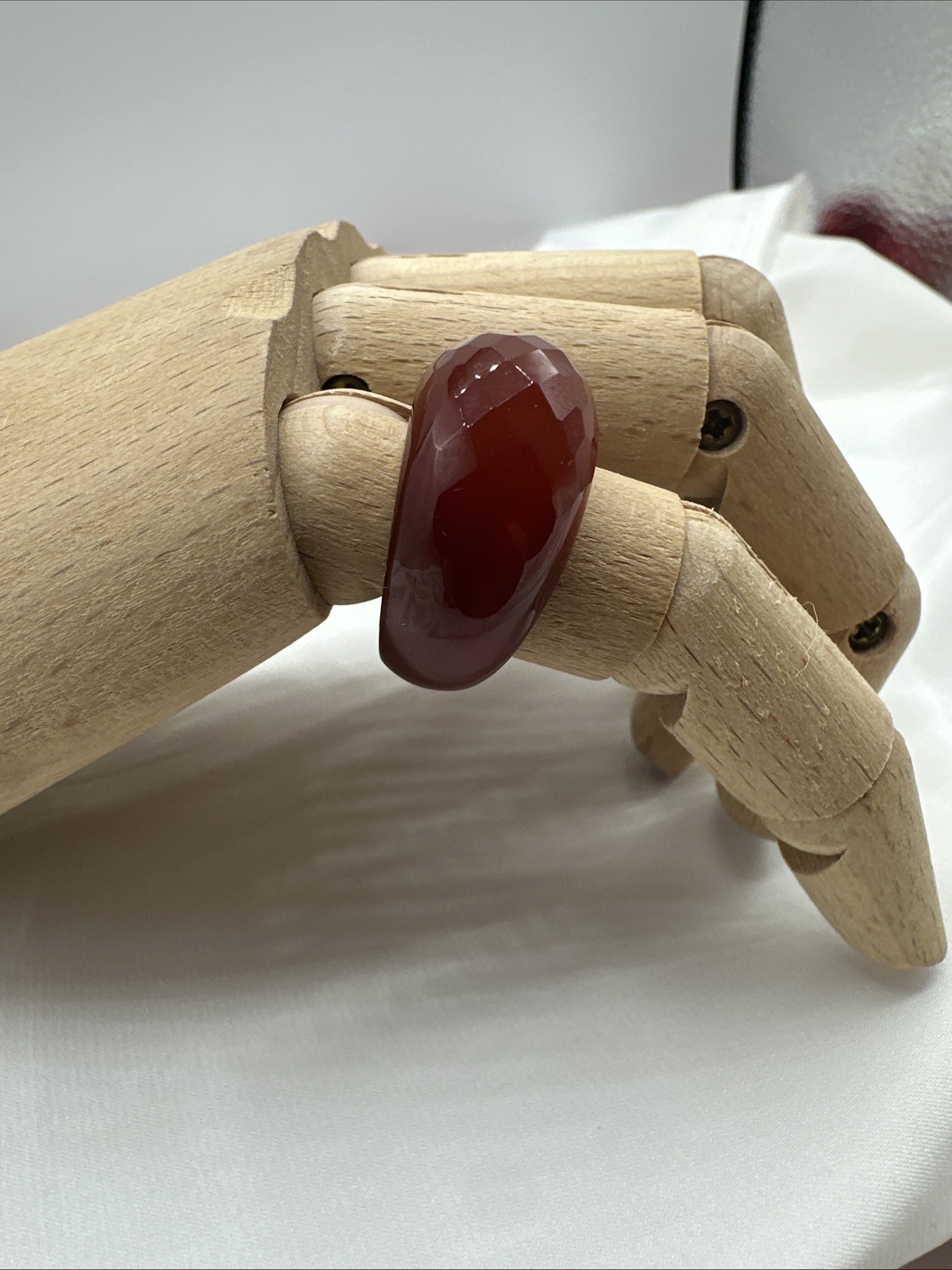 ‘90 NWOT Carved Faceted Red Agate Carnelian Ring. Sz 9.5. See pics.