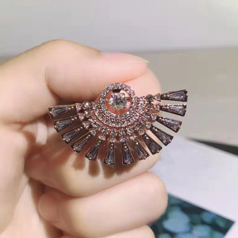 Swarovski moving heart fan-shaped earrings smart beating heart fan-shaped