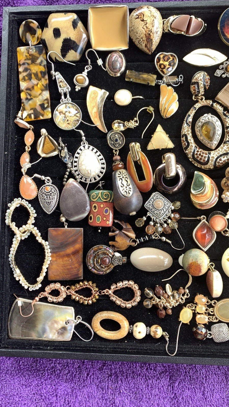 101 SINGLE “BROWN/BEIGE/EARTH COLORS”VINTAGE AND MODERN EARRINGS Lot# 74