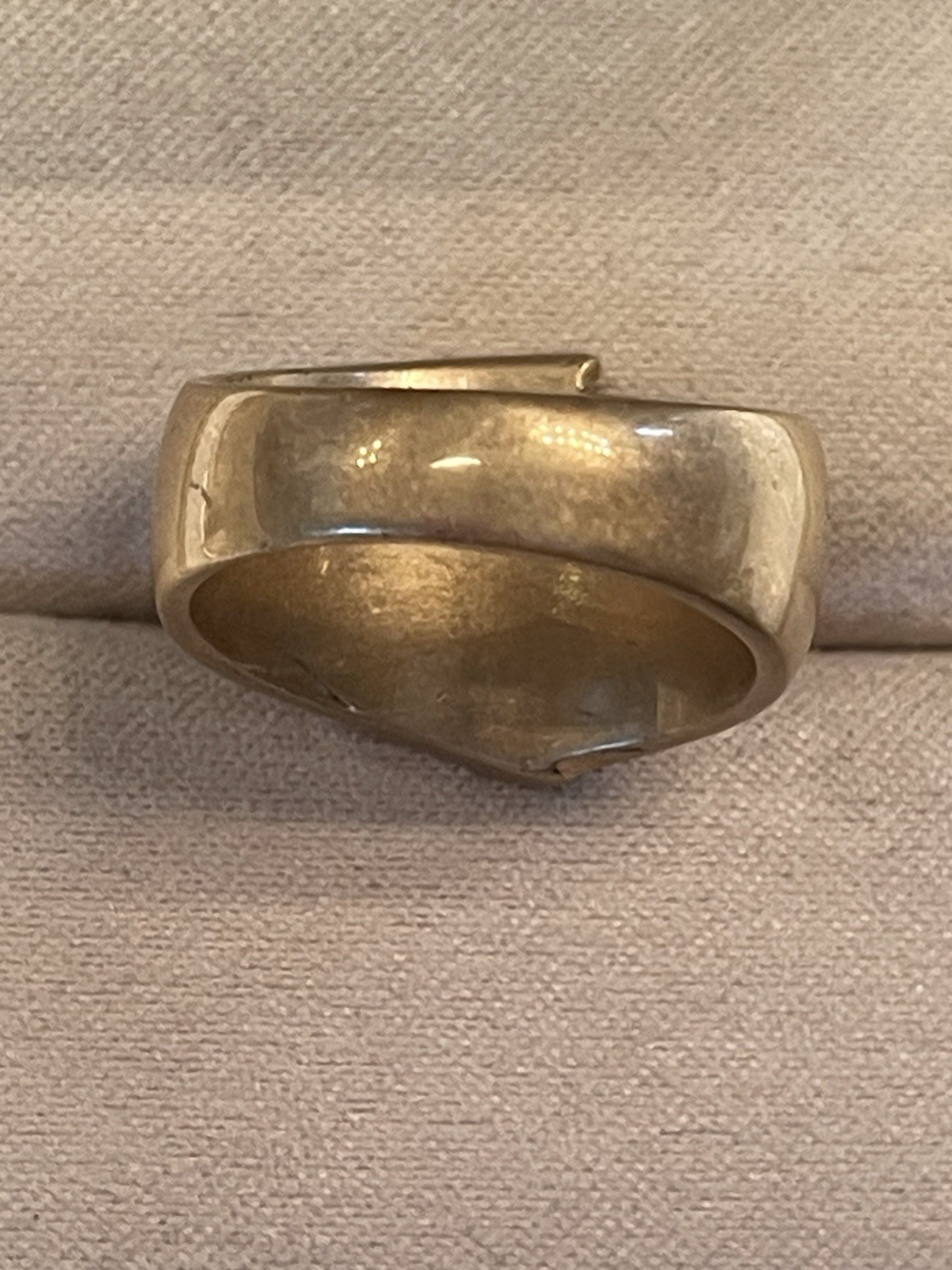 Lia Sophia Retired Sunbeam Mother of Pearl inlay Gold-Tone Band Size 8