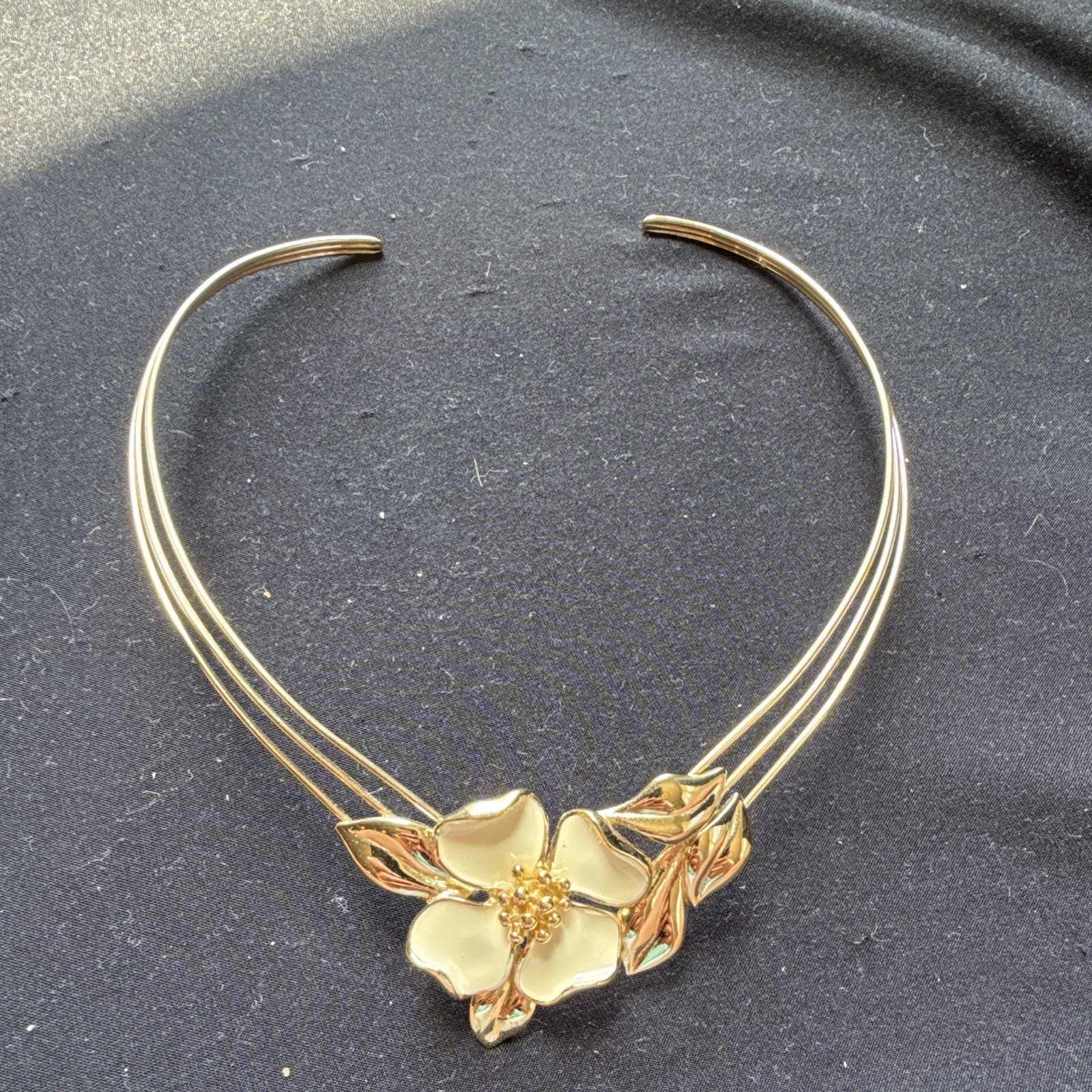 Vintage Trifari Signed Gold Tone White Enamel Flower Collar Necklace