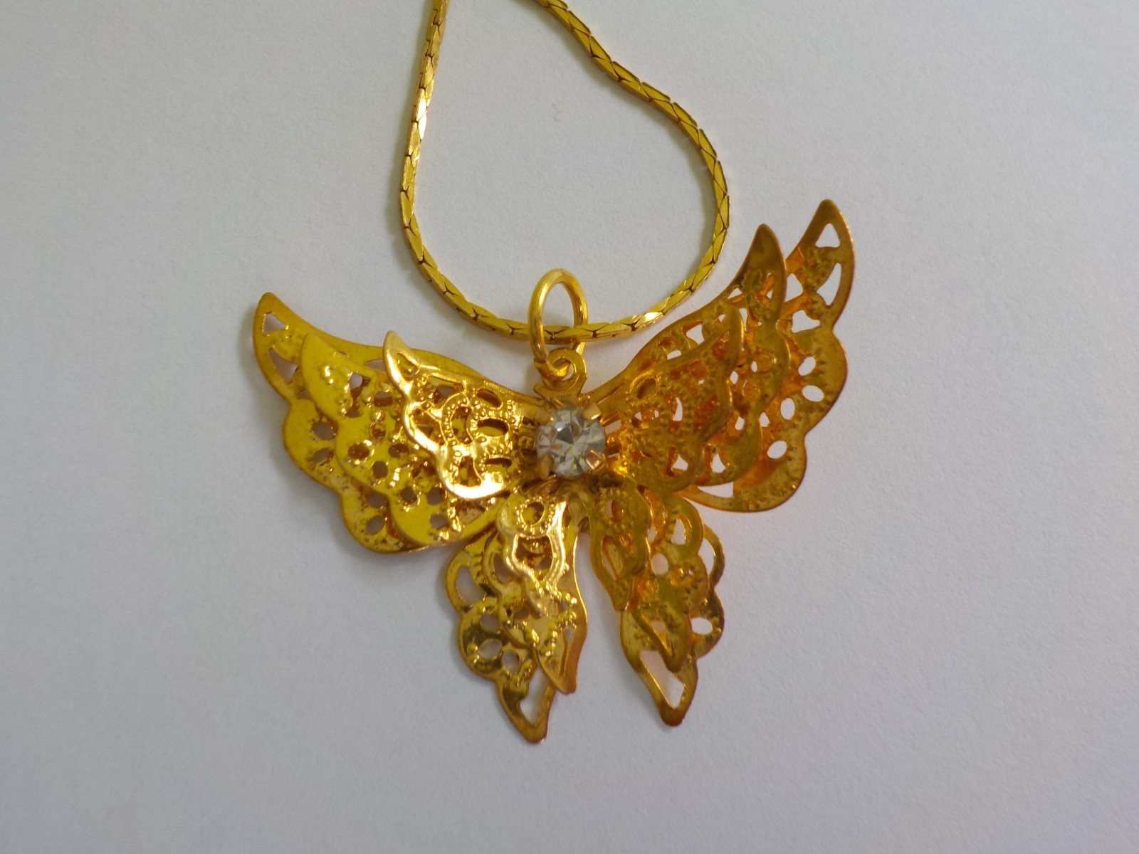 Dimensional Butterfly Necklace Rhinestone Gold Tone Metal Pendant Chain Total 2