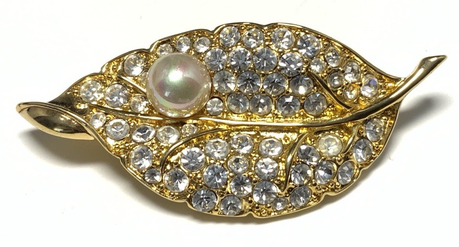 Nolan Miller Gold Tone Rhinestone & Faux Pearl Leaf Brooch LZ108