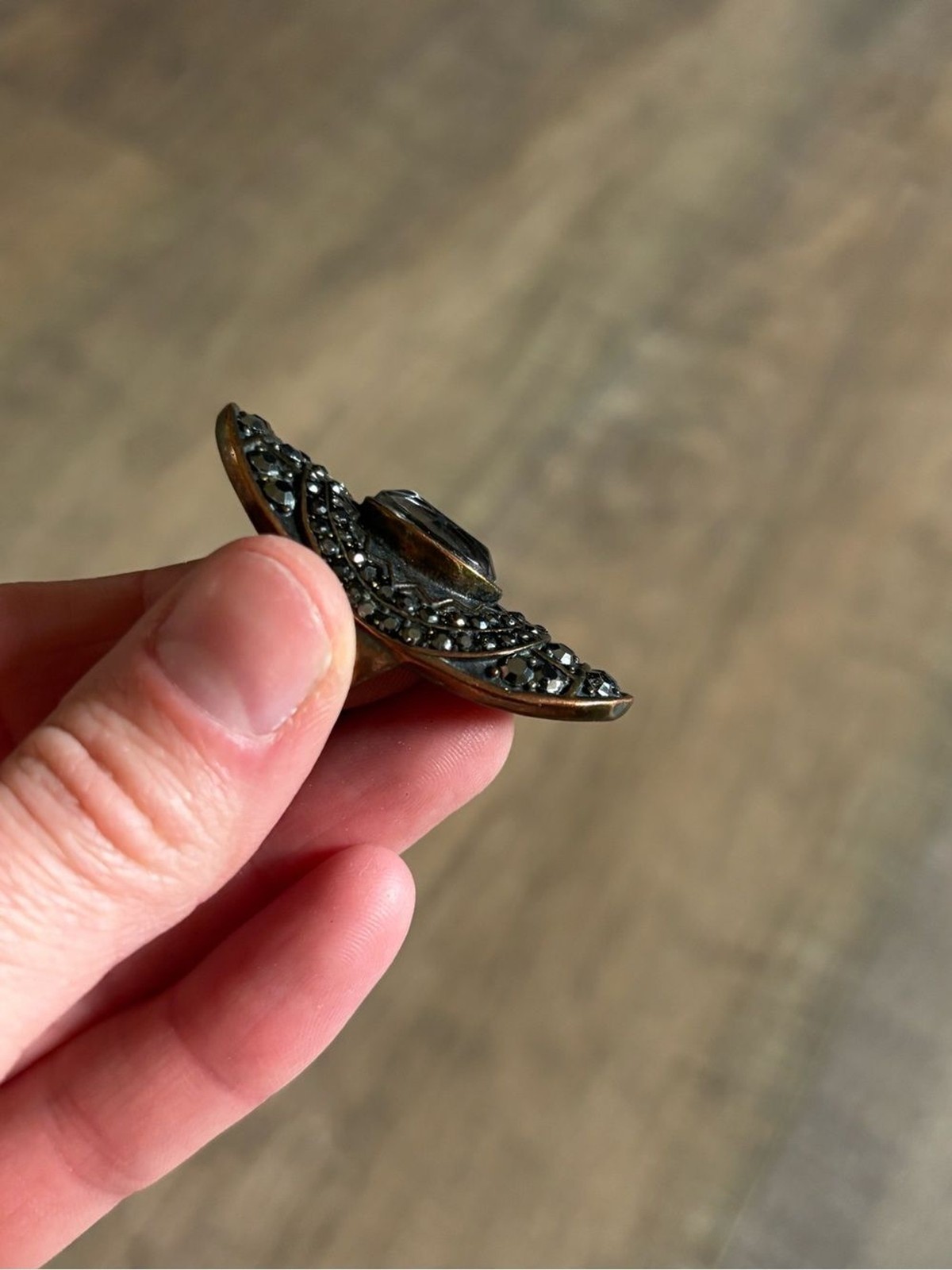 Vintage women size 13.5 dark metal black clear rhinestone statement knuckle ring