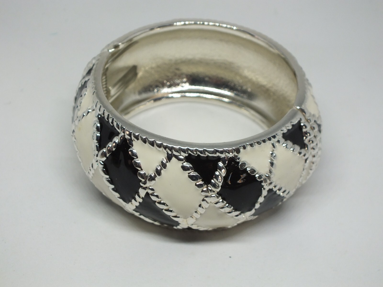 Beautiful Clamp Bracelet Silver Tone Black White Enamel 1 3/8″ W x 2 3/8″ Acr ID