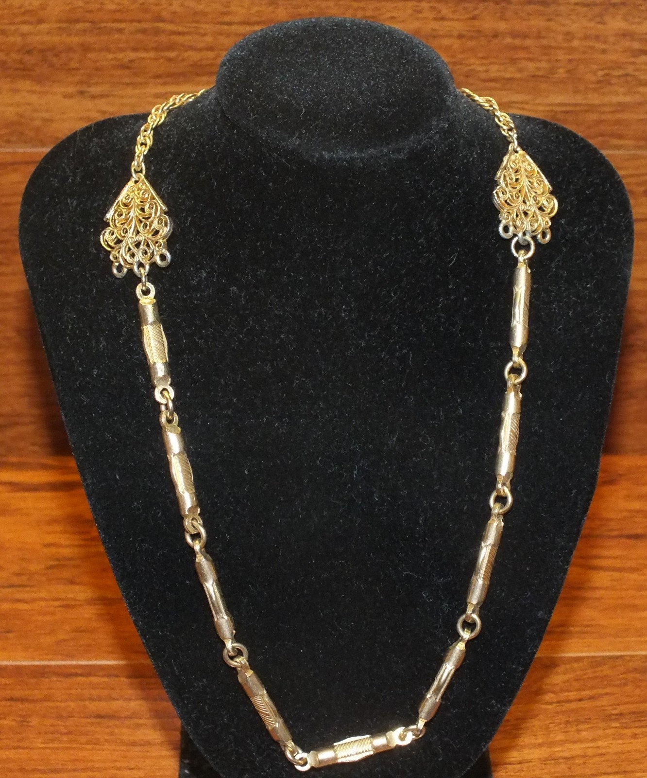 Gold Toned 19″ Inches Long Chain Designed Women’s Fashion Necklace Accessory!