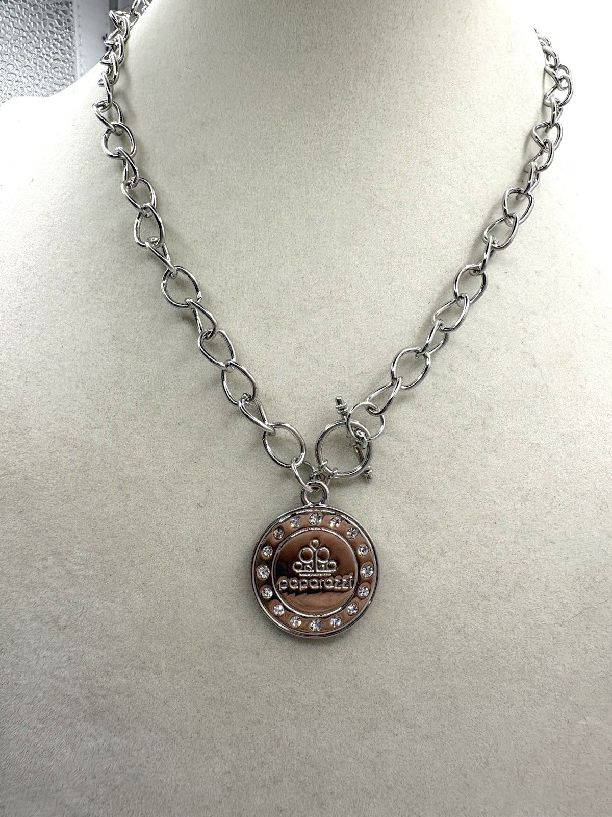 Silver Tone Necklace Crystal Medalian By Paparazzi Front Clasp 18”