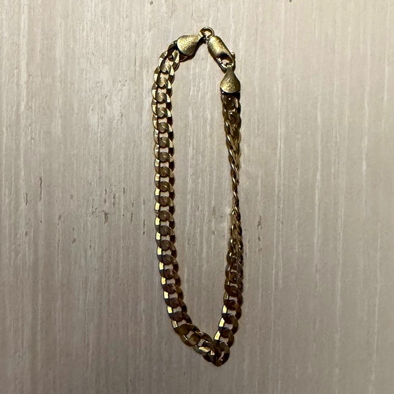 Gold Tone Curb Link Chain Bracelet w/ Lobster Clasp, No Stone