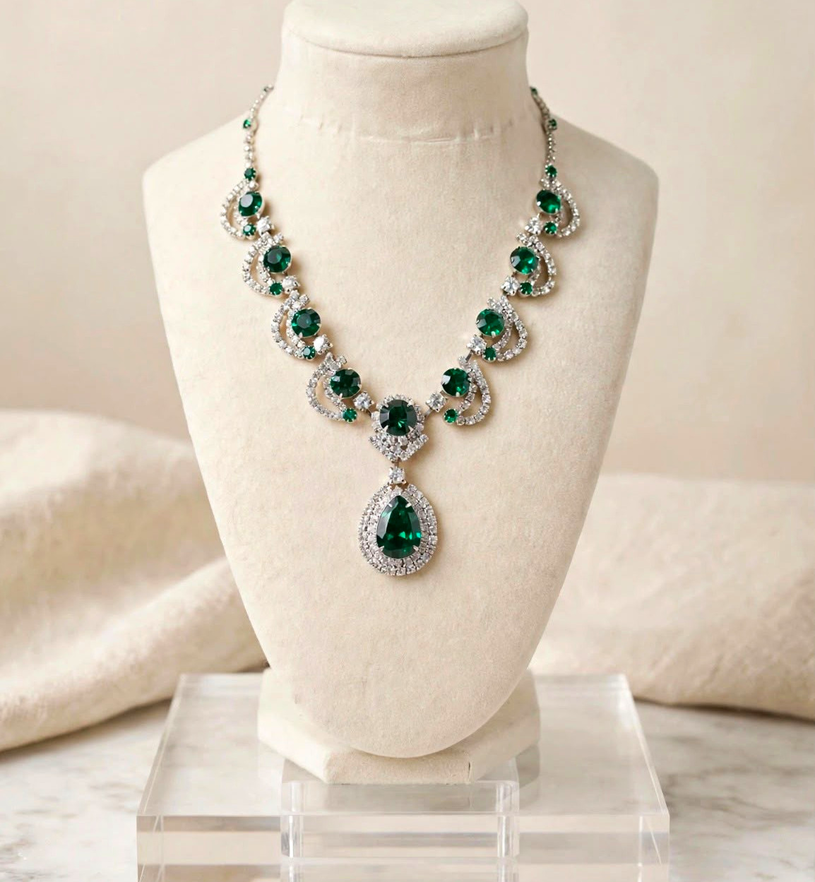Green Teardrop Crystal Pendant Statement Necklace Silver Tone Metal Chain