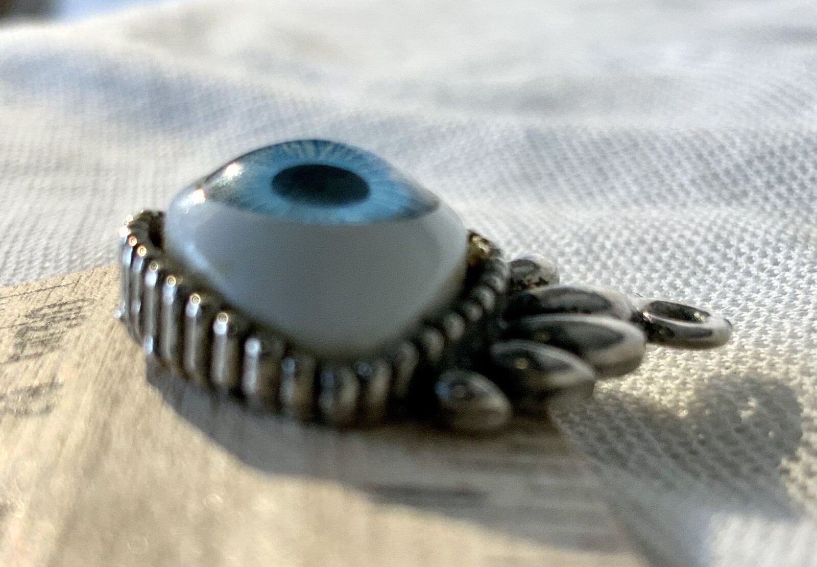BLUE EYE NOVELTY PENDANT / CHARM NECKLACE EYELASHES METAL & PLASTIC