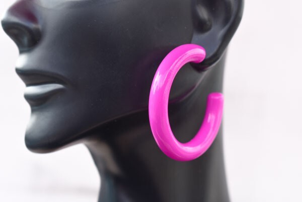 Approx 1.5″ Retro Fuchsia 80’s Hot Pink Lightweight Hoop Earrings
