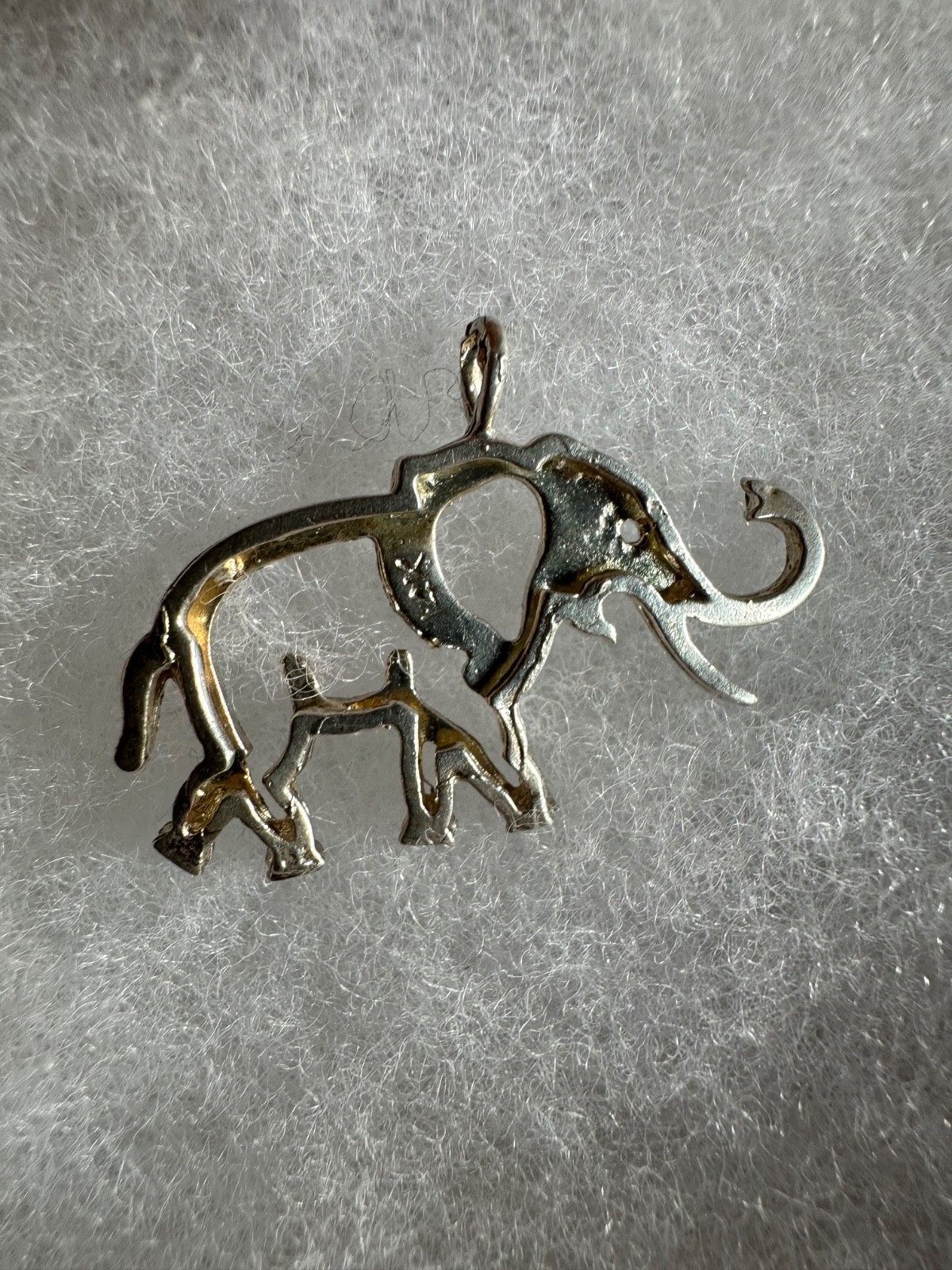 14K White Gold Elephant Pendant 2.3 Grams