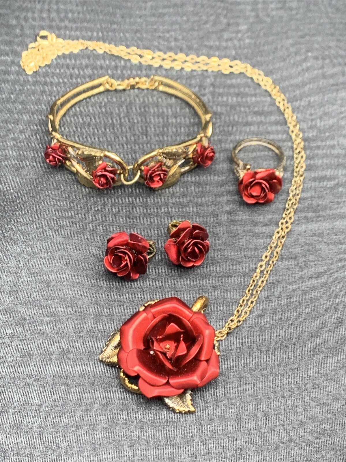 Red Rose Gold-Tone Set by American Beauty “The Art of Loving” Vintage Beauty