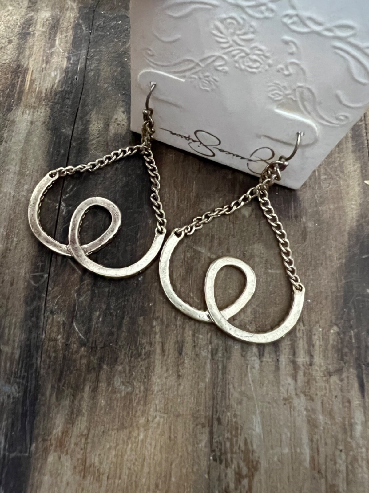 JESSICA SIMPSON NEW GOLD TONE CHAIN DROP DANGLE BOHO EARRINGS 2″
