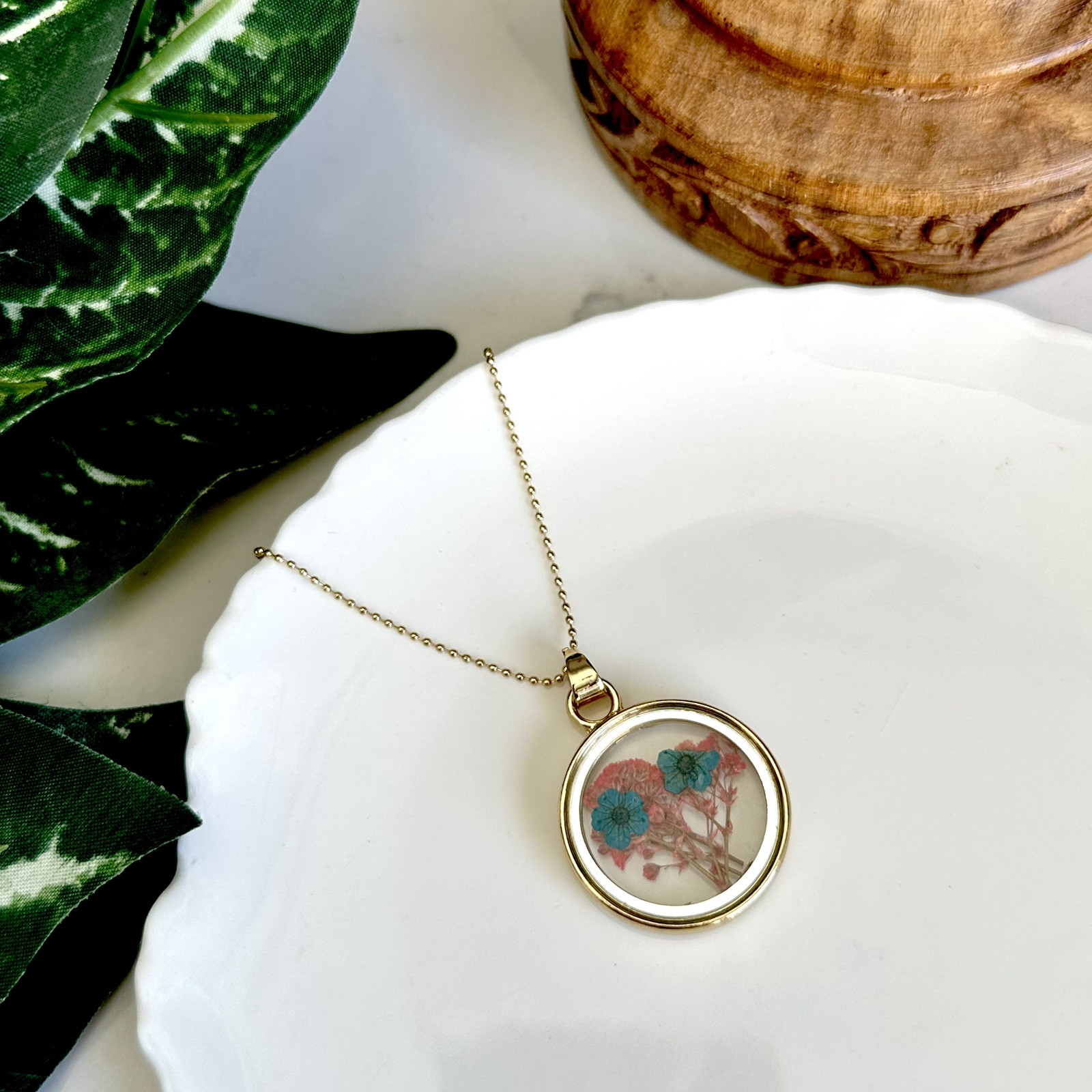 Gold Dried Pressed Wildflower Circle Charm Necklace Bohemian Boho Jewelry NEW