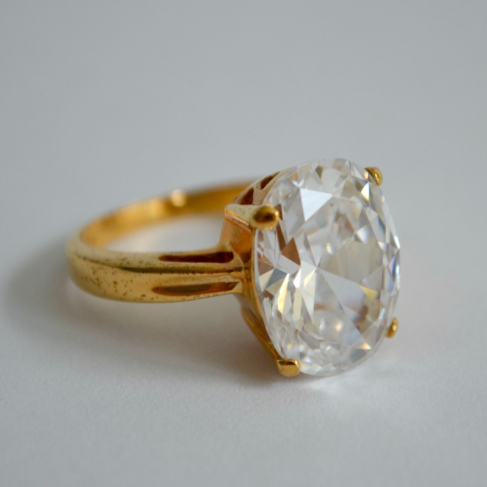 Costume Jewelry Gold Toned Metal Large Oval Stone Size 9.25